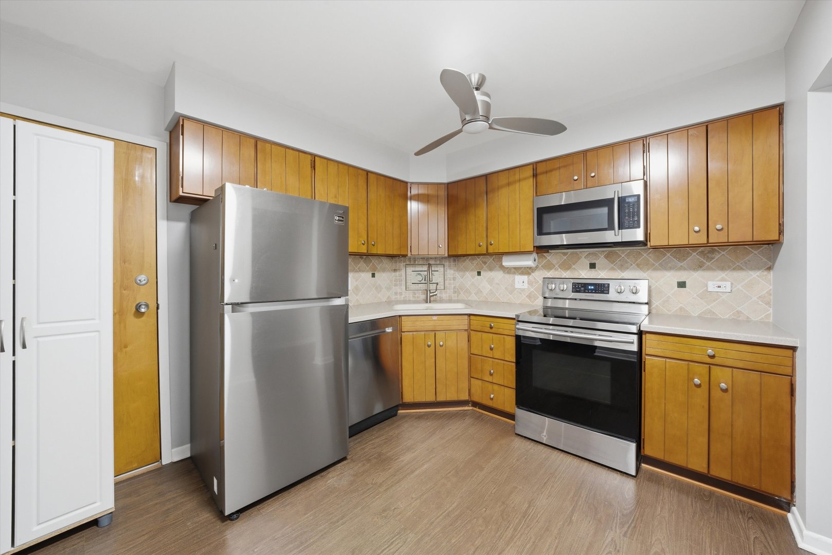 300 Claymoor Road #2E, Hinsdale, IL 60521