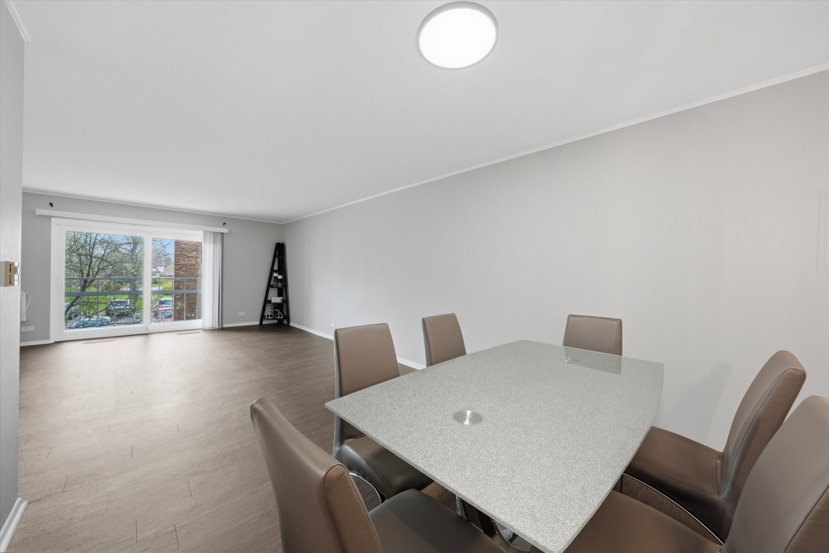 300 Claymoor Road #2E, Hinsdale, IL 60521