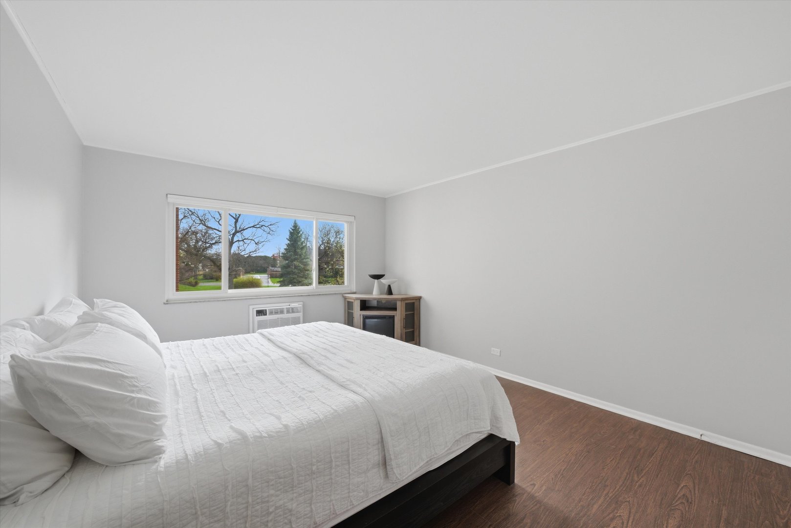 300 Claymoor Road #2E, Hinsdale, IL 60521