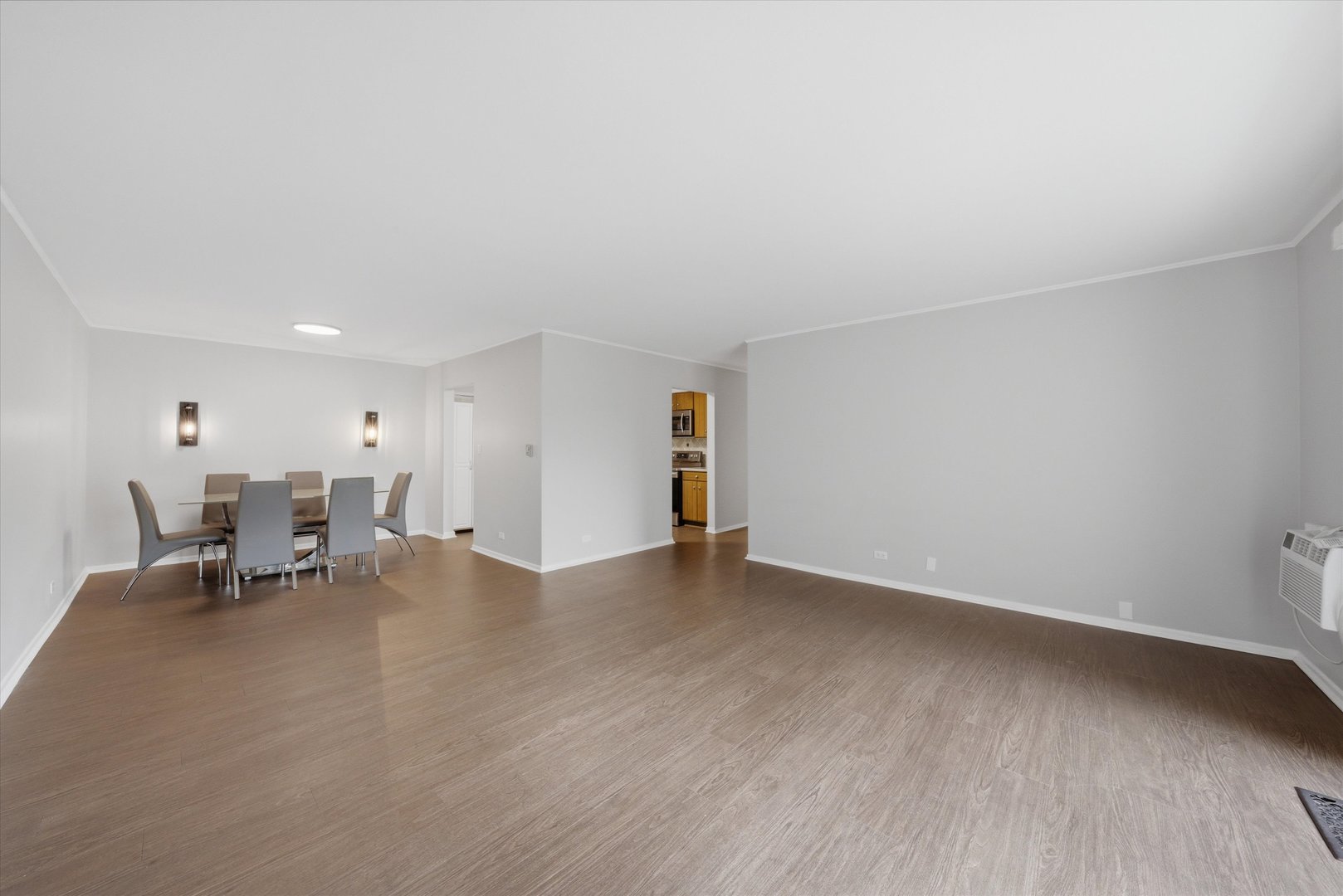 300 Claymoor Road #2E, Hinsdale, IL 60521