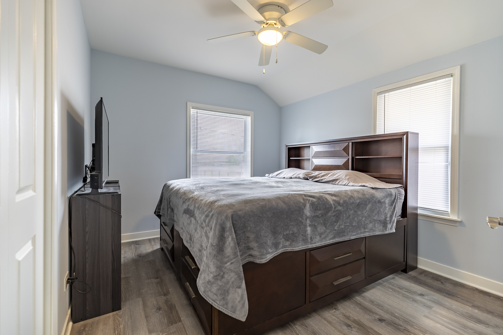 203 N Wolcott Street, Thornton, IL 60476