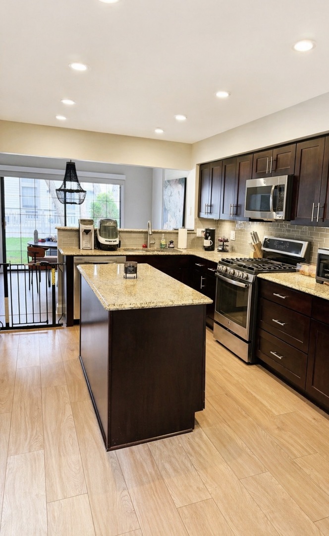 205 Benton Lane, Bloomingdale, IL 60108