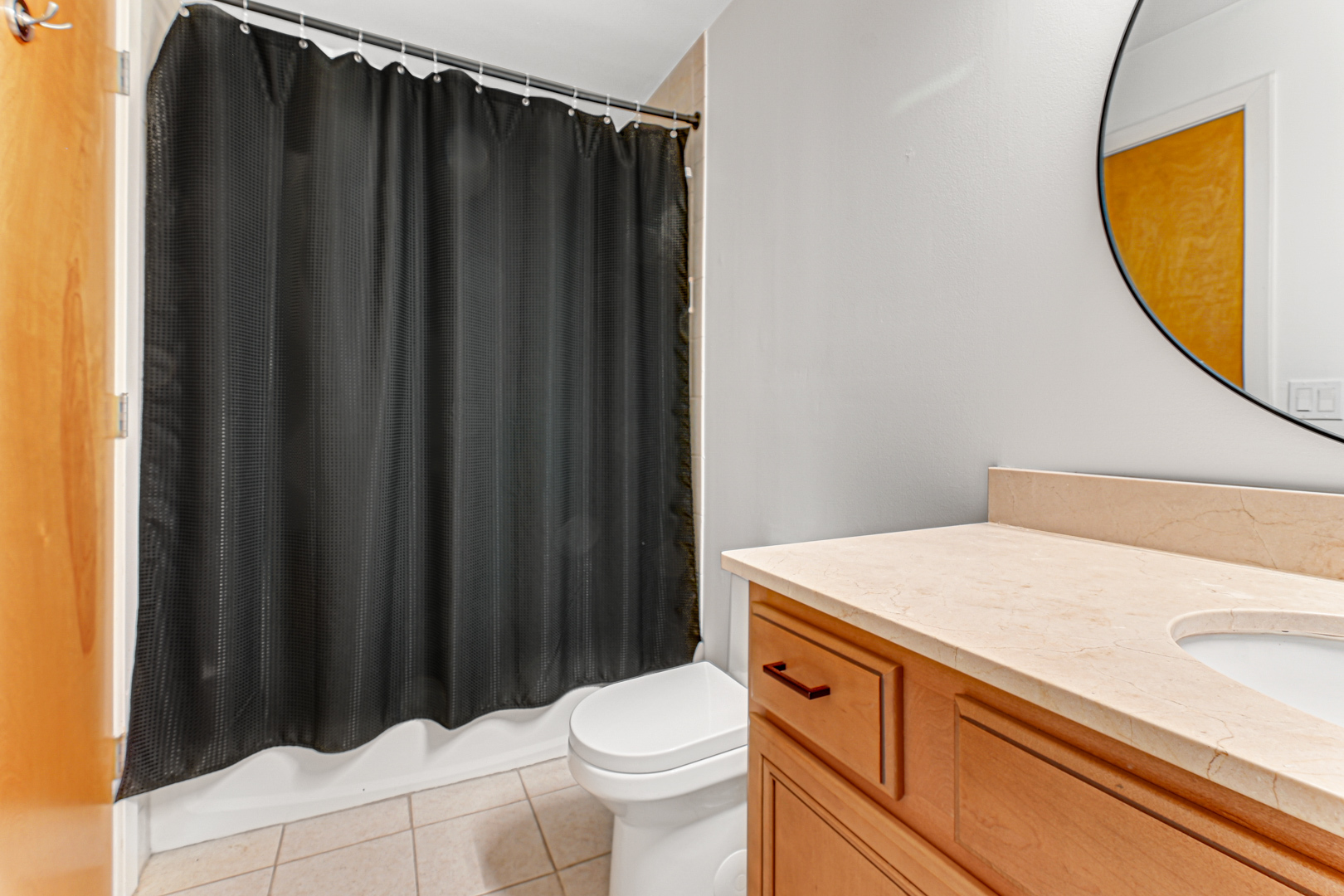 6300 S Woodlawn Street #305, Chicago, IL 60637