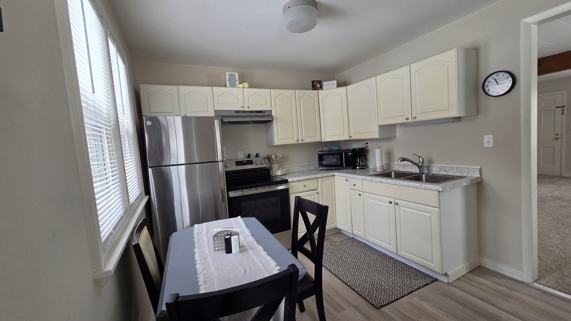 542 Whitney Avenue, Winthrop Harbor, IL 60096