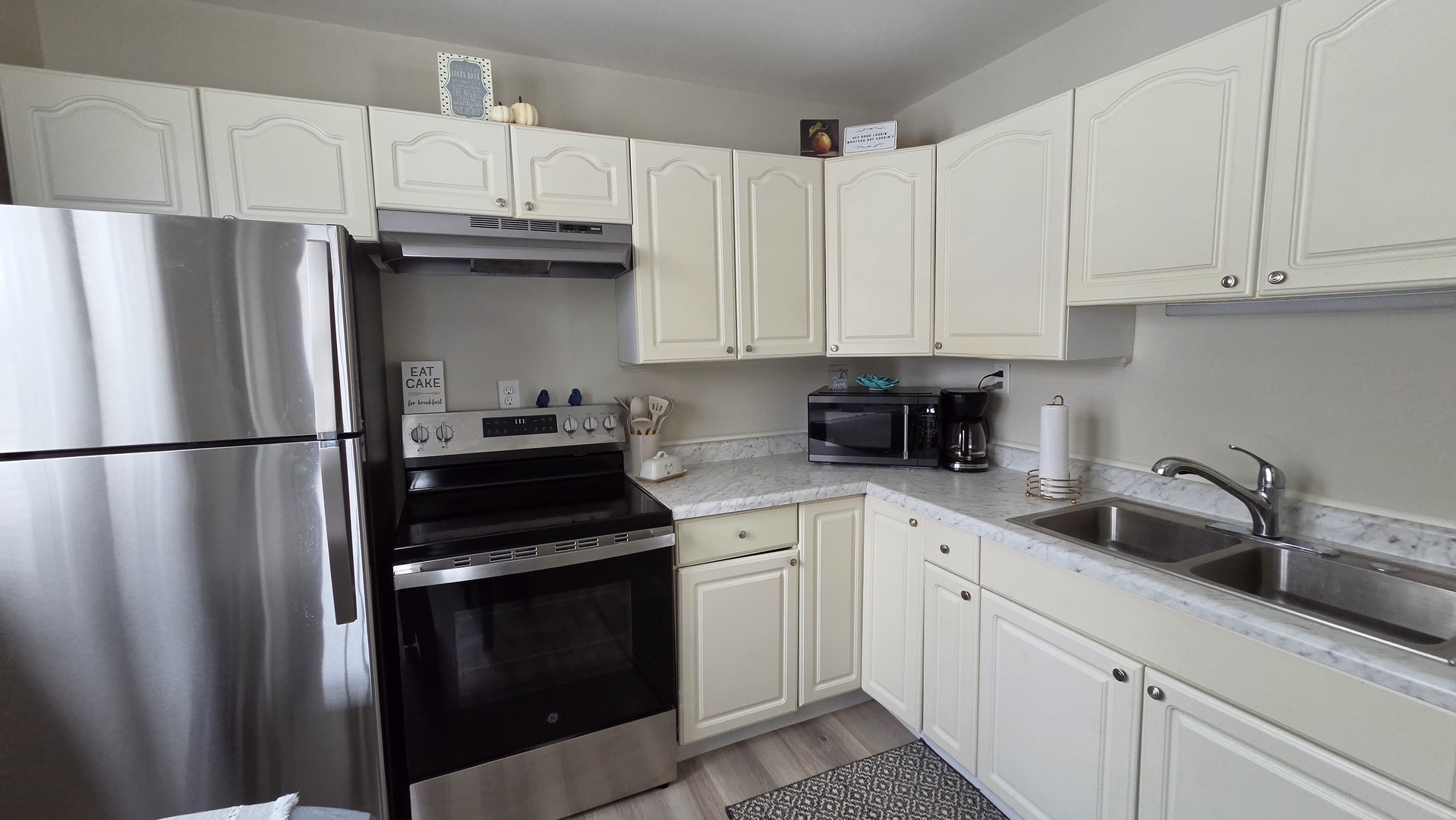 542 Whitney Avenue, Winthrop Harbor, IL 60096