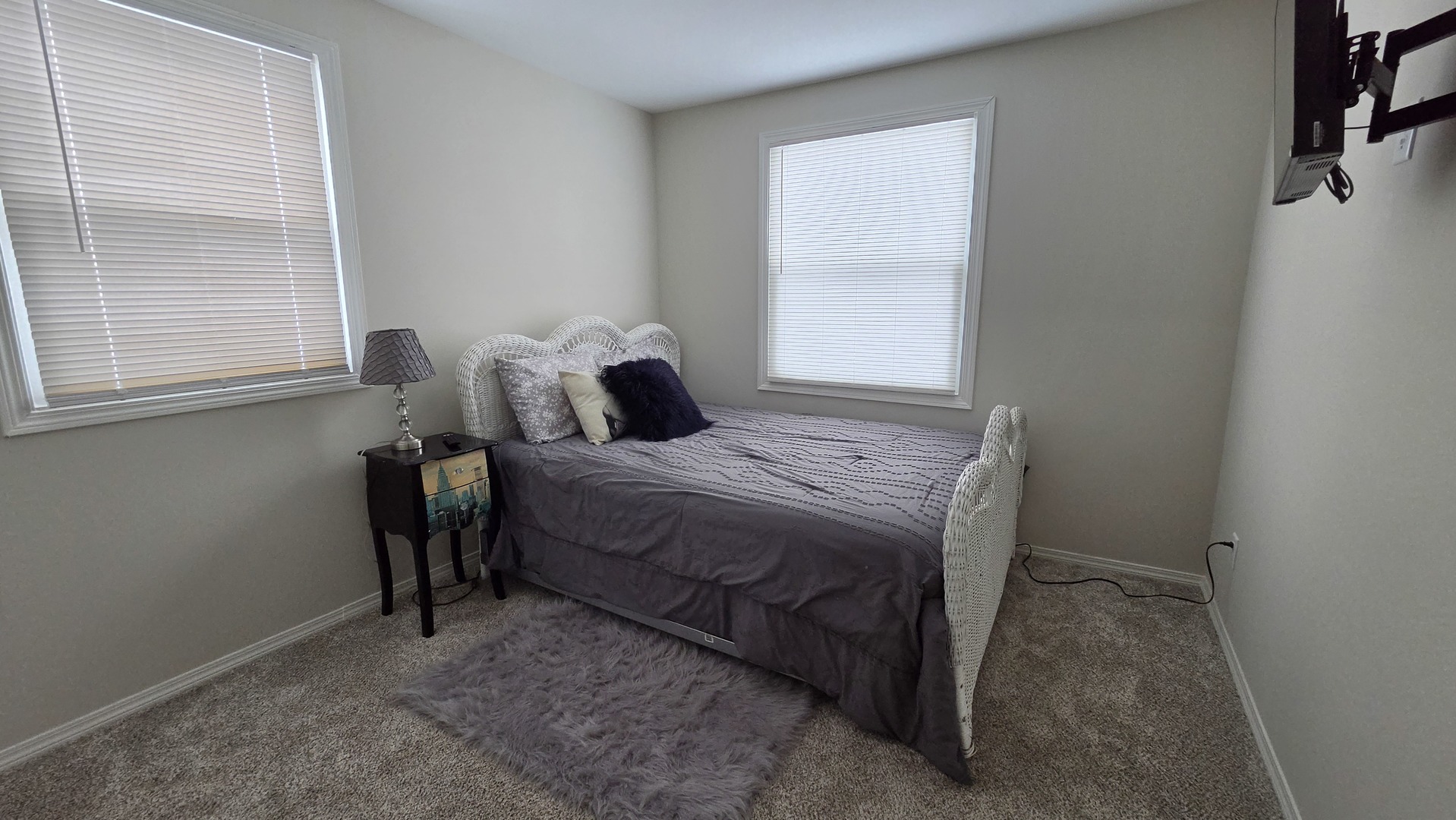 542 Whitney Avenue, Winthrop Harbor, IL 60096