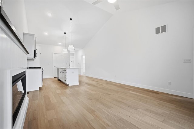 13 Stone Mill Court, Bloomington, IL 61705