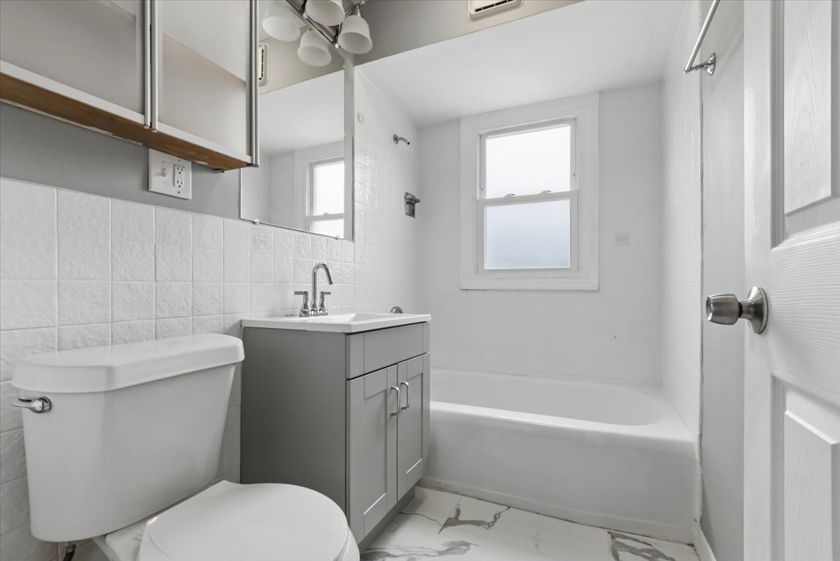 17917 Ashland Avenue, Homewood, IL 60430