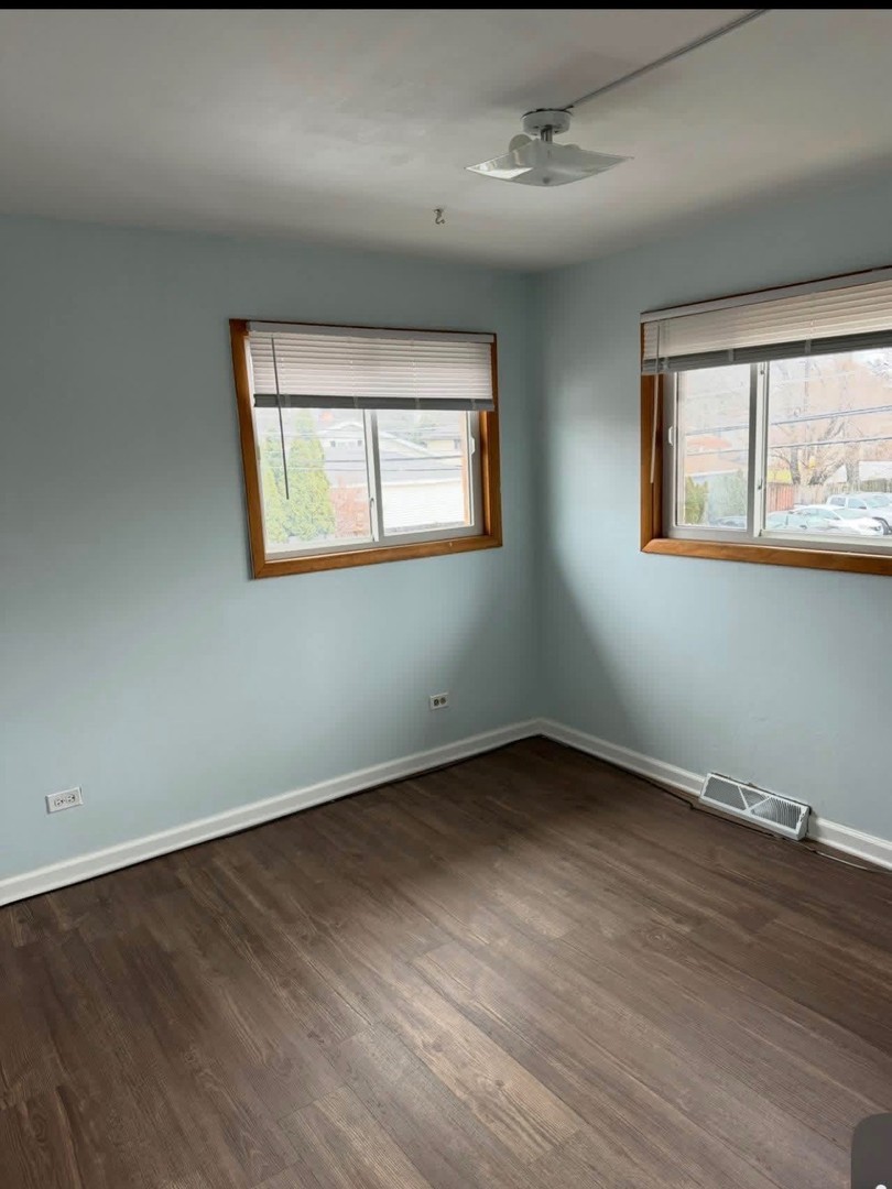 160 E Northwest Highway #I, Des Plaines, IL 60016