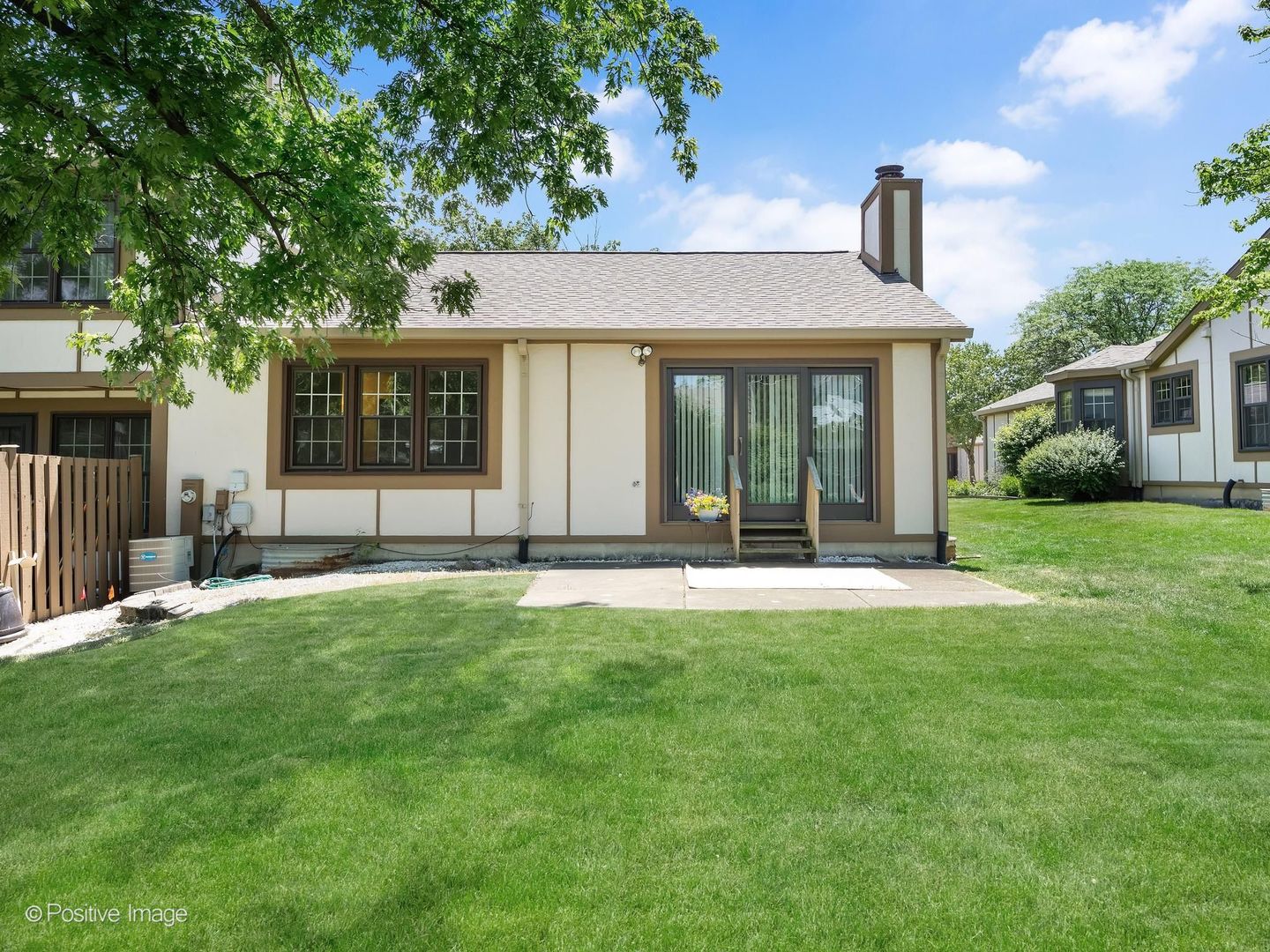 1039 Oakview Drive, Wheaton, IL 60187