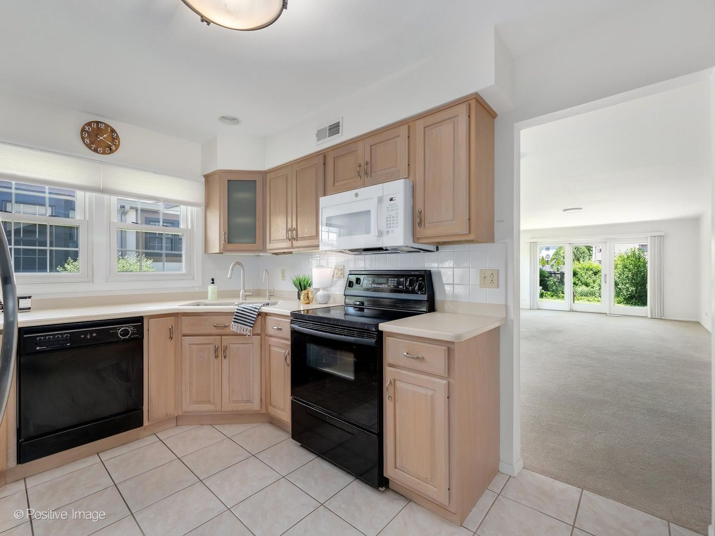 1039 Oakview Drive, Wheaton, IL 60187