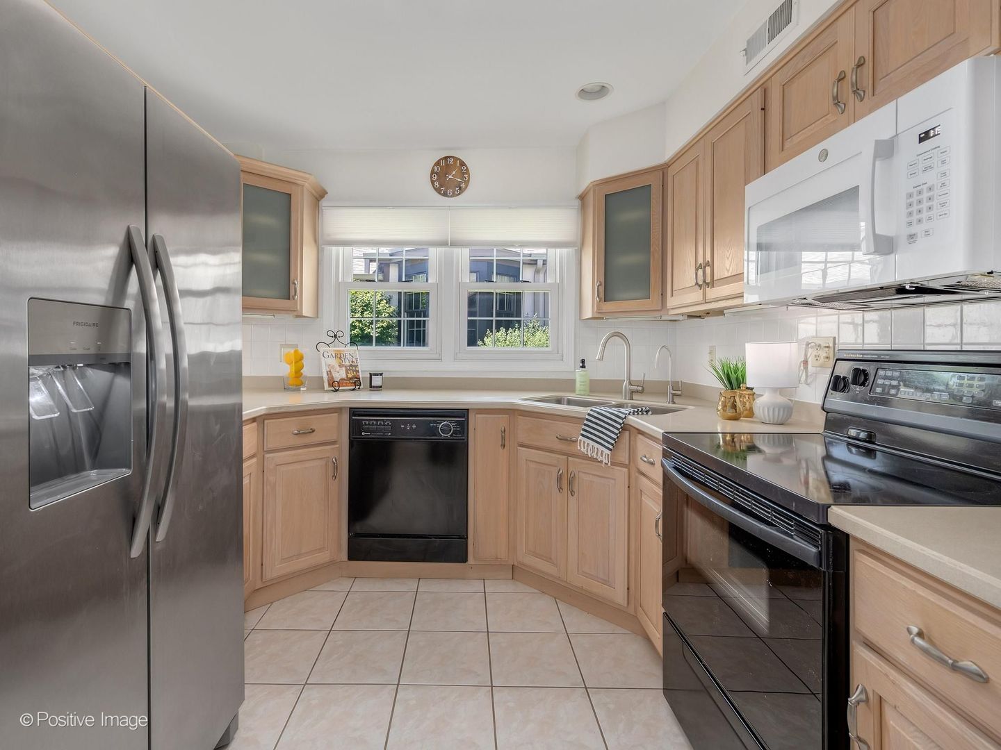 1039 Oakview Drive, Wheaton, IL 60187