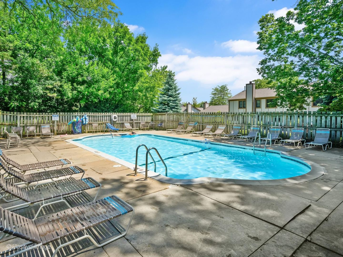 1039 Oakview Drive, Wheaton, IL 60187