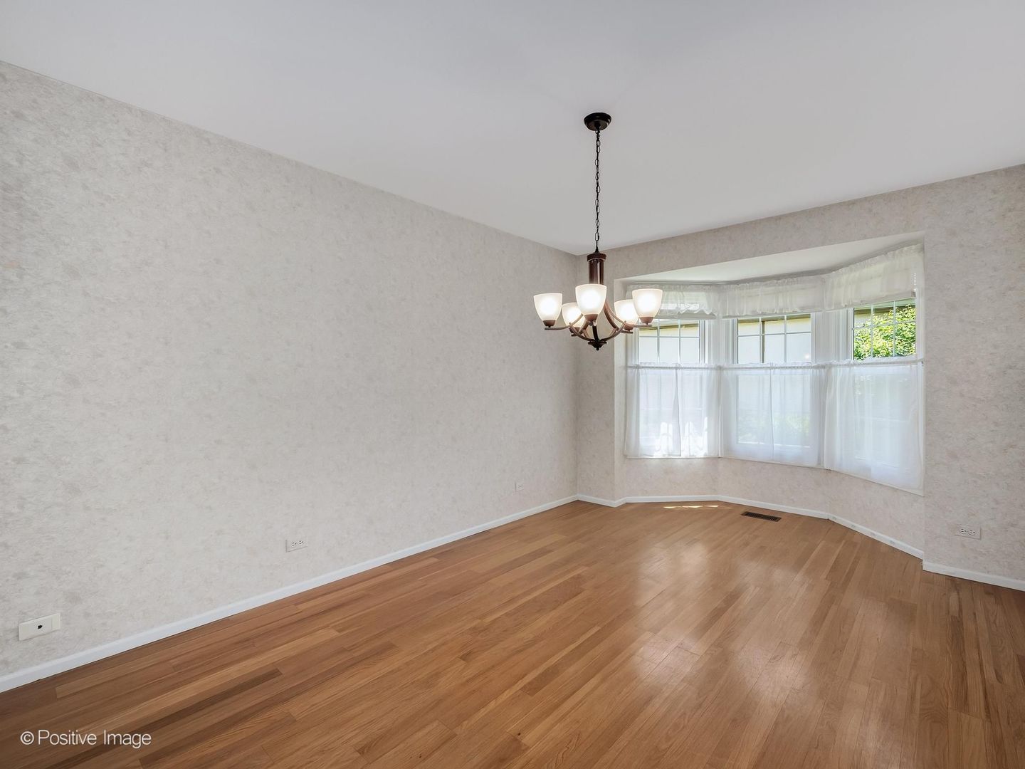 1039 Oakview Drive, Wheaton, IL 60187