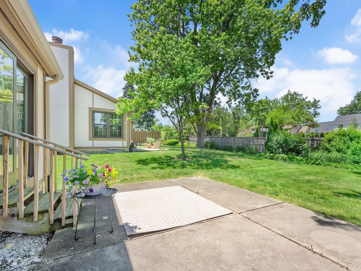 1039 Oakview Drive, Wheaton, IL 60187