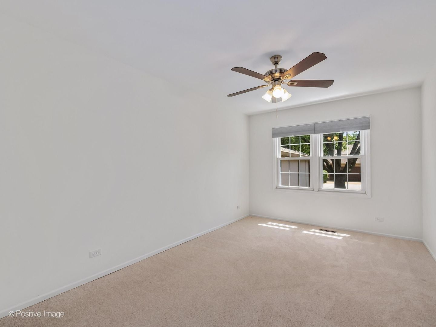 1039 Oakview Drive, Wheaton, IL 60187