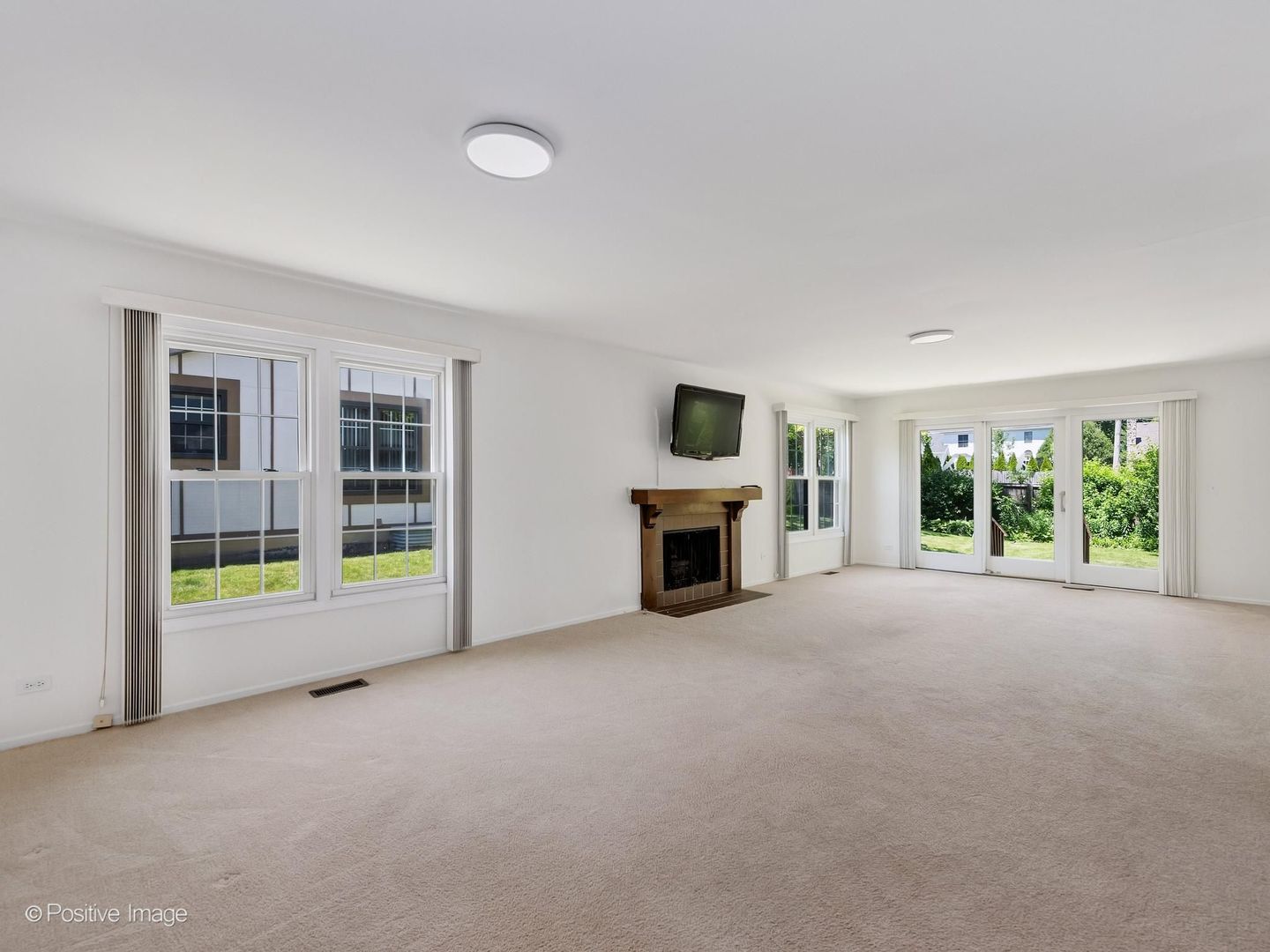 1039 Oakview Drive, Wheaton, IL 60187