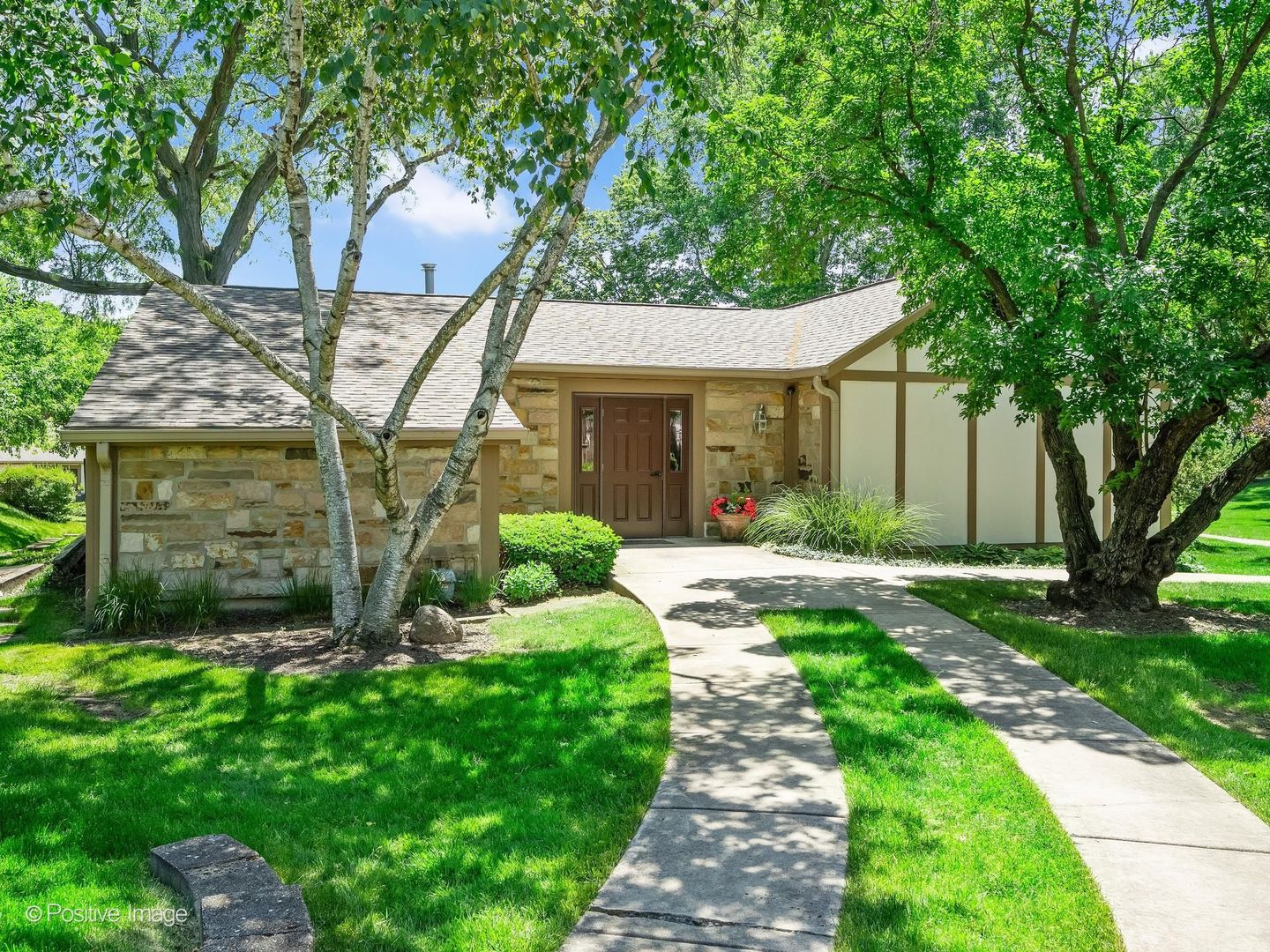 1039 Oakview Drive, Wheaton, IL 60187