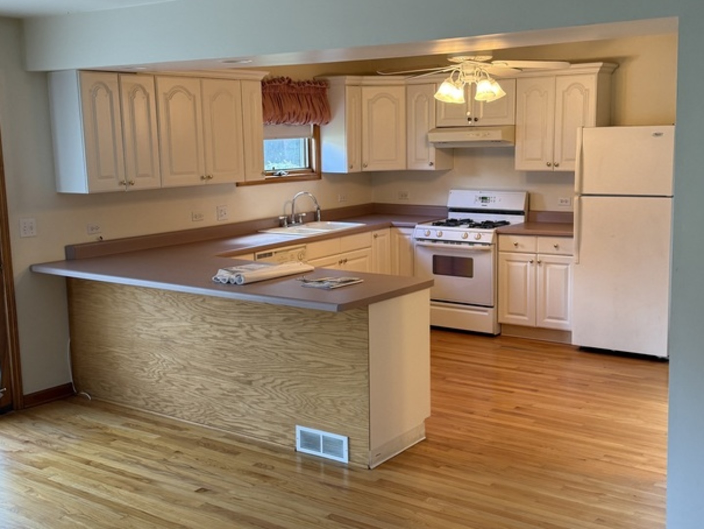 125 Maple Court #1, Geneva, IL 60134