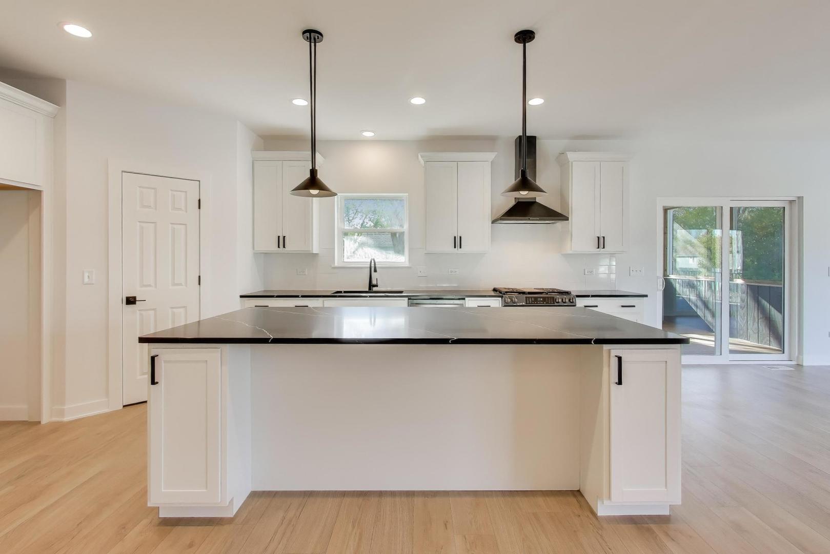 805 W Poplar Street, Palatine, IL 60067