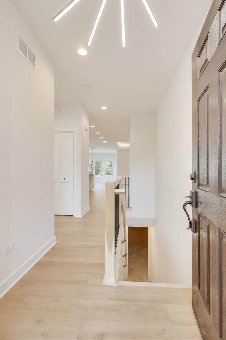 805 W Poplar Street, Palatine, IL 60067