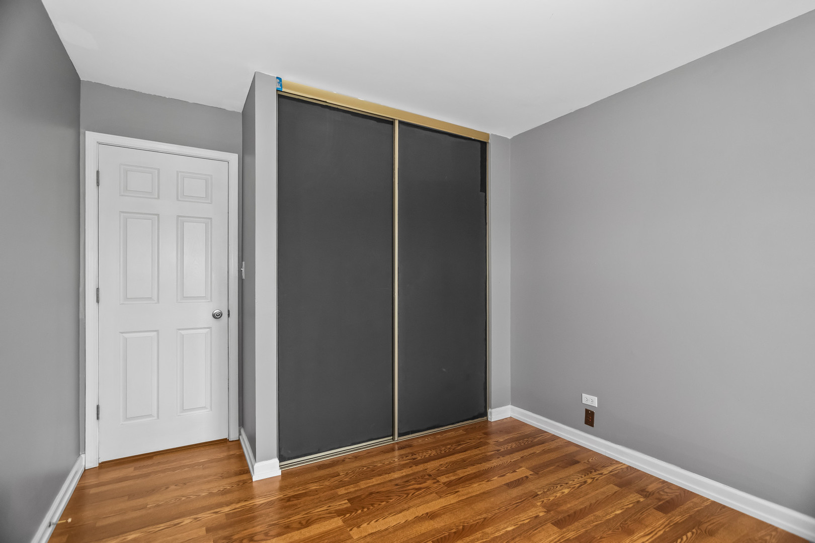 7010 Brighton Court #204, Woodridge, IL 60517