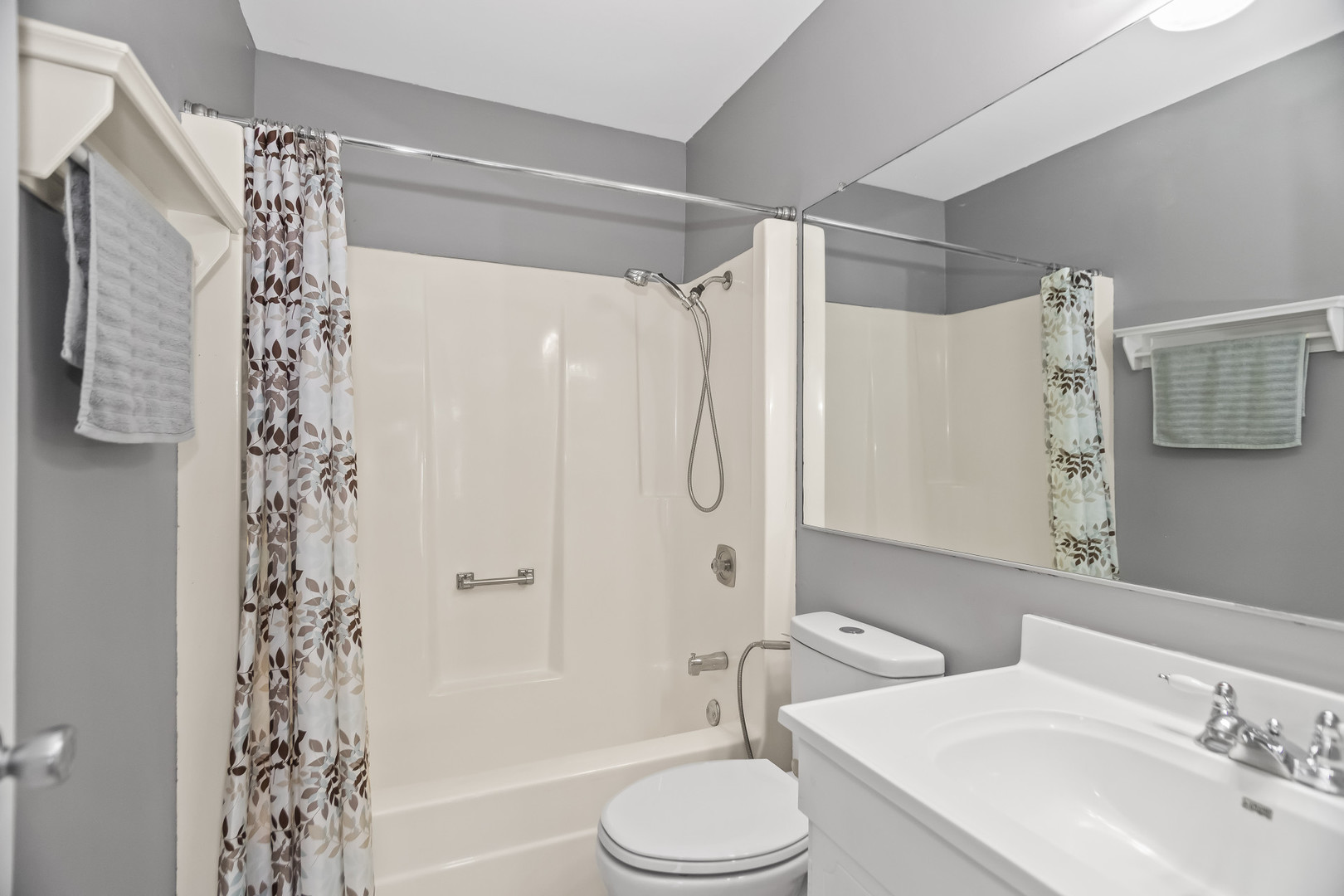 7010 Brighton Court #204, Woodridge, IL 60517