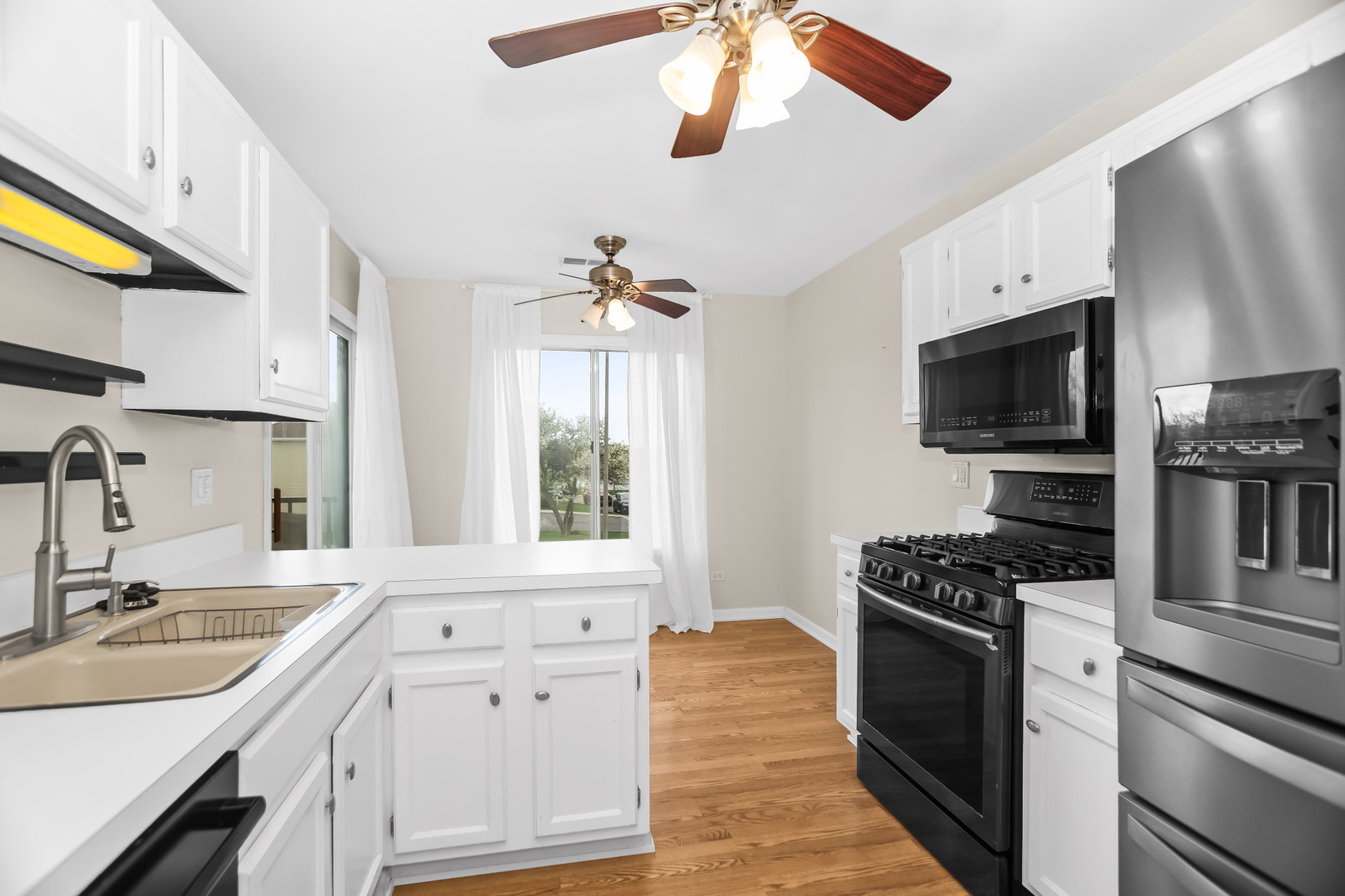 7010 Brighton Court #204, Woodridge, IL 60517