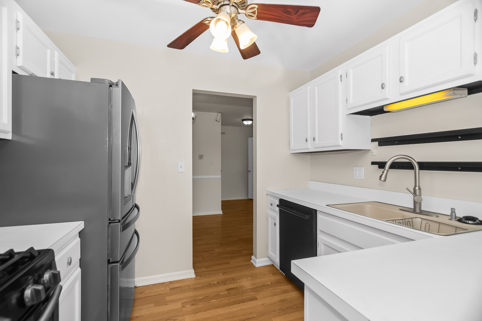 7010 Brighton Court #204, Woodridge, IL 60517