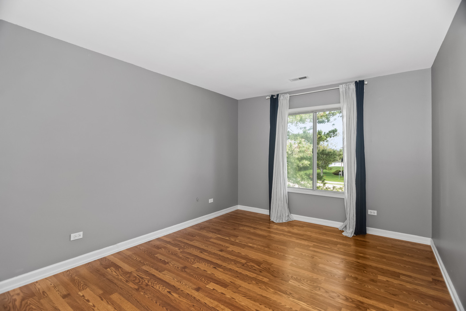 7010 Brighton Court #204, Woodridge, IL 60517