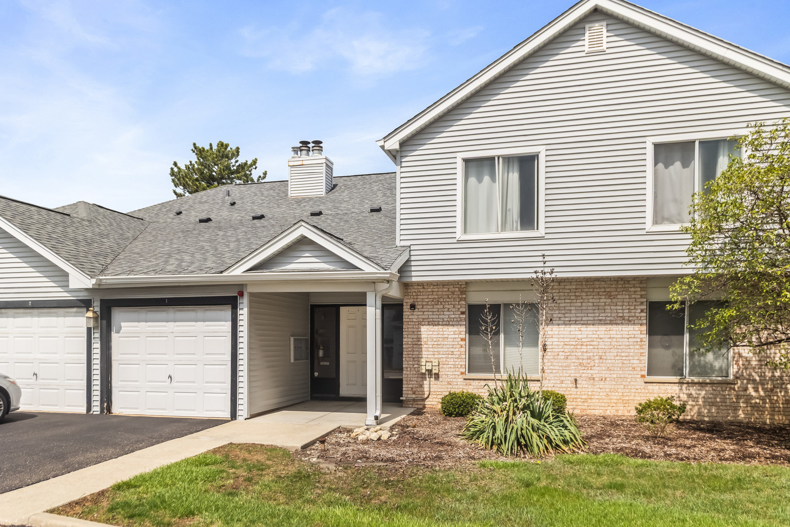 7010 Brighton Court #204, Woodridge, IL 60517