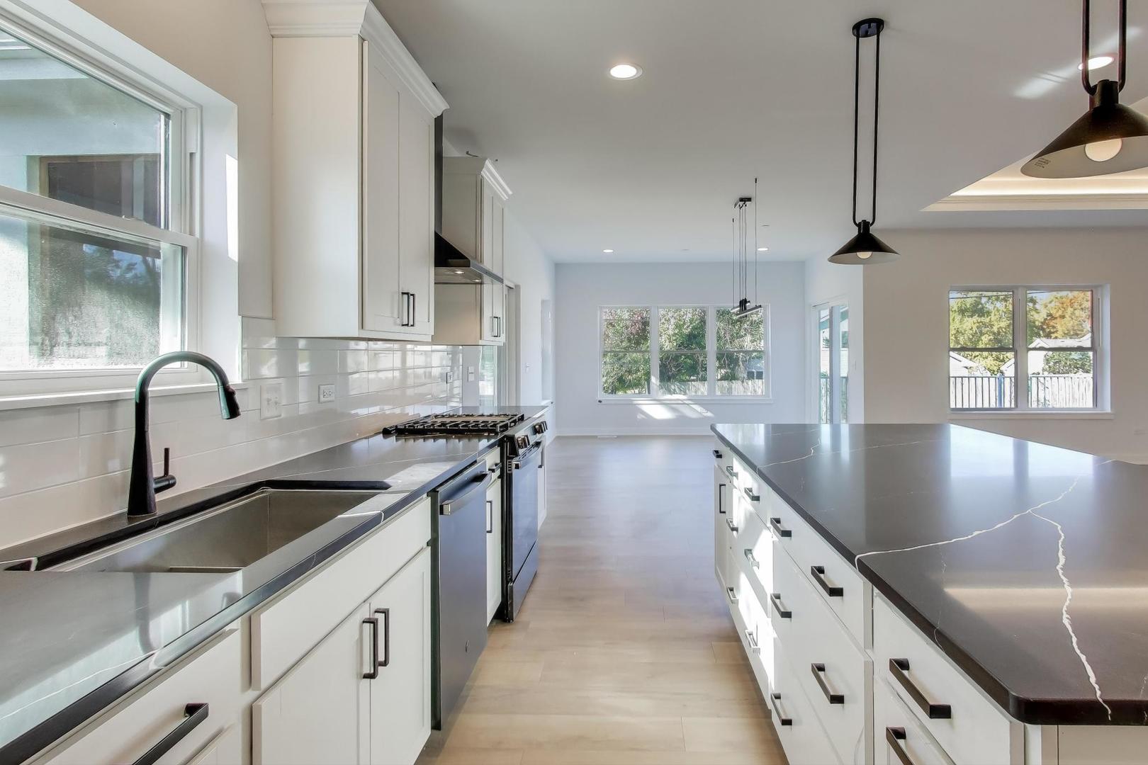 902 N Quentin Street, Palatine, IL 60067