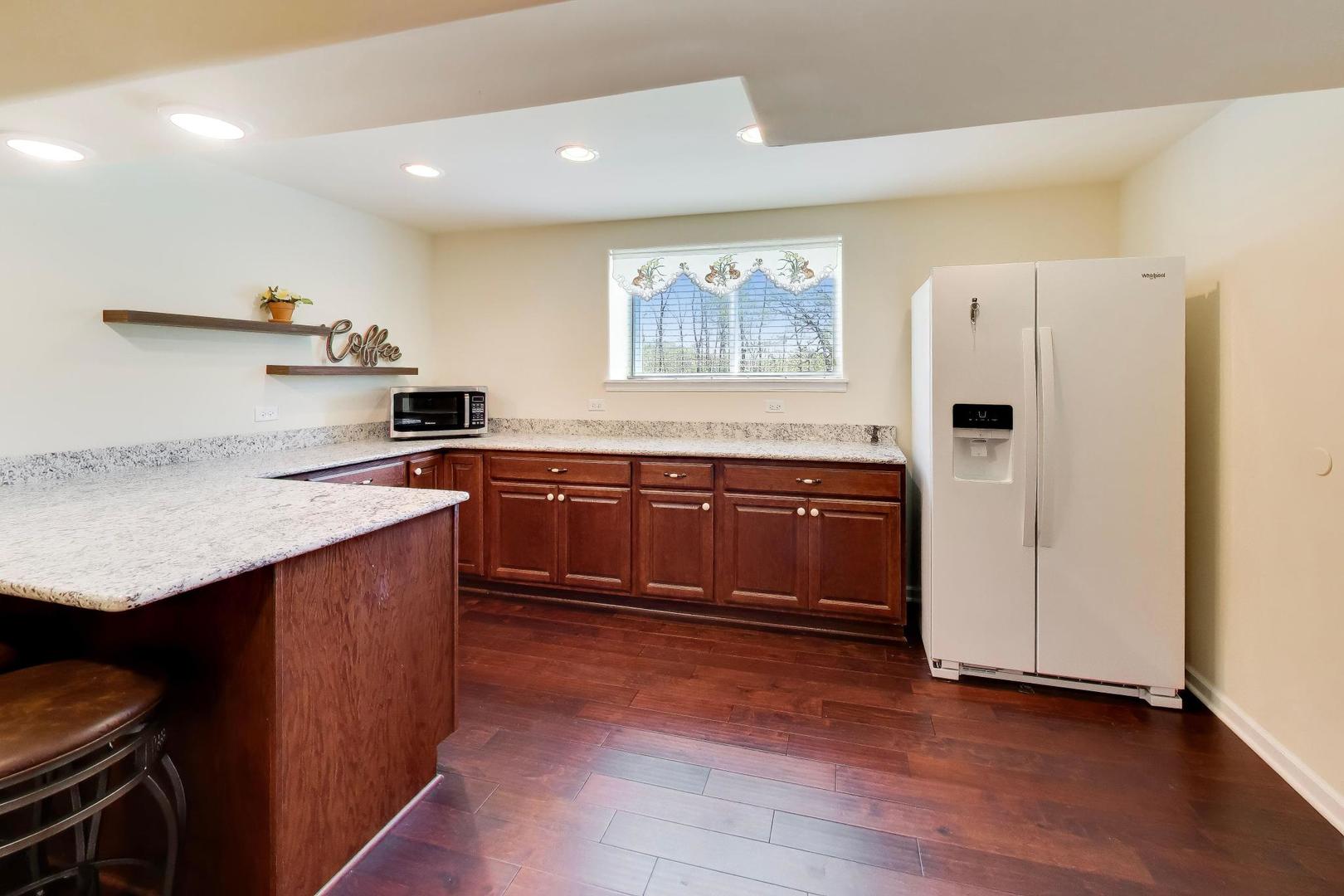 1126 Oak Point Court, Antioch, IL 60002