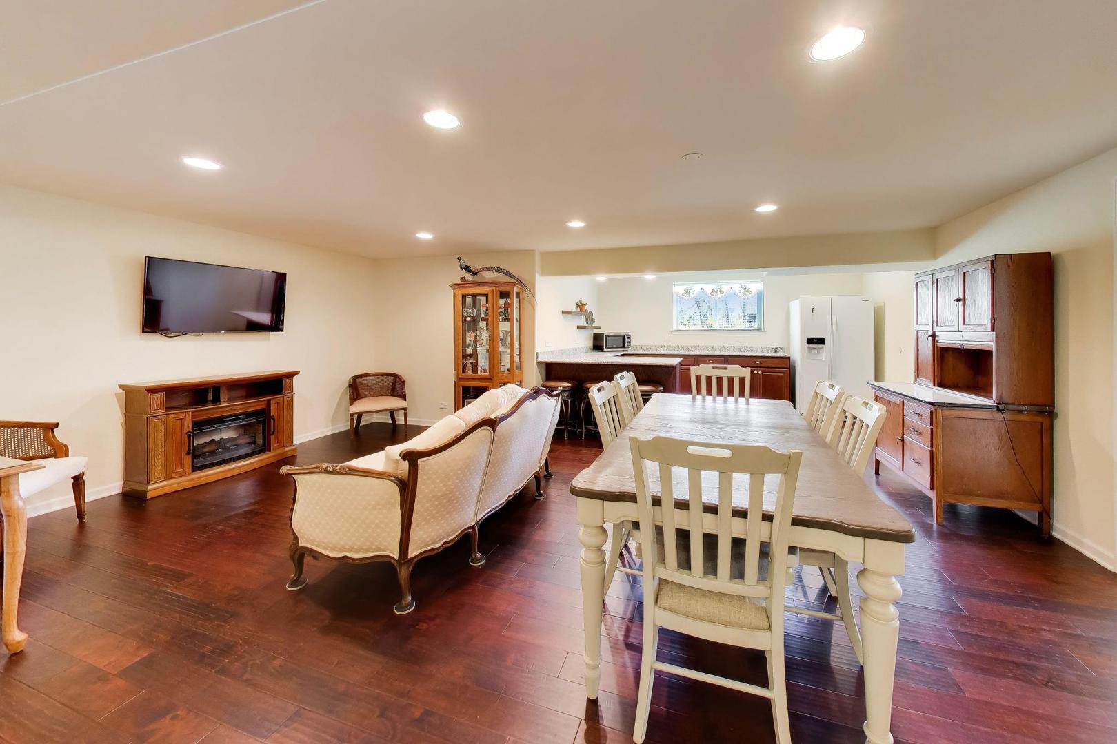 1126 Oak Point Court, Antioch, IL 60002
