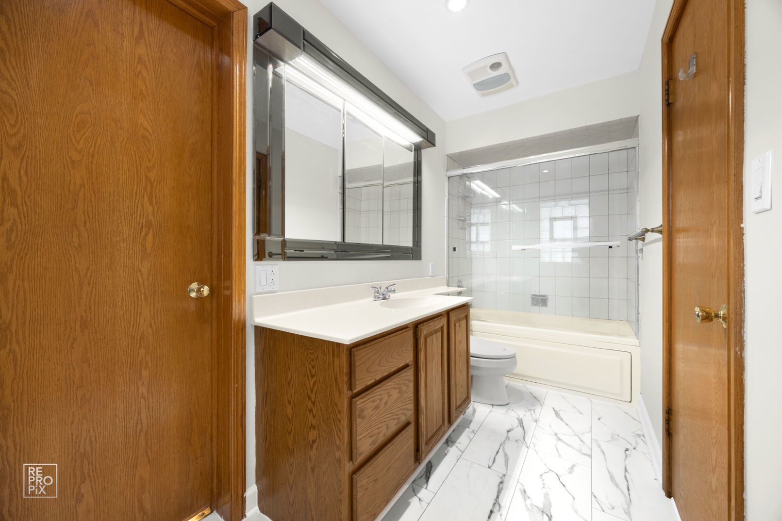 17w120 Woodland Avenue, Bensenville, IL 60106