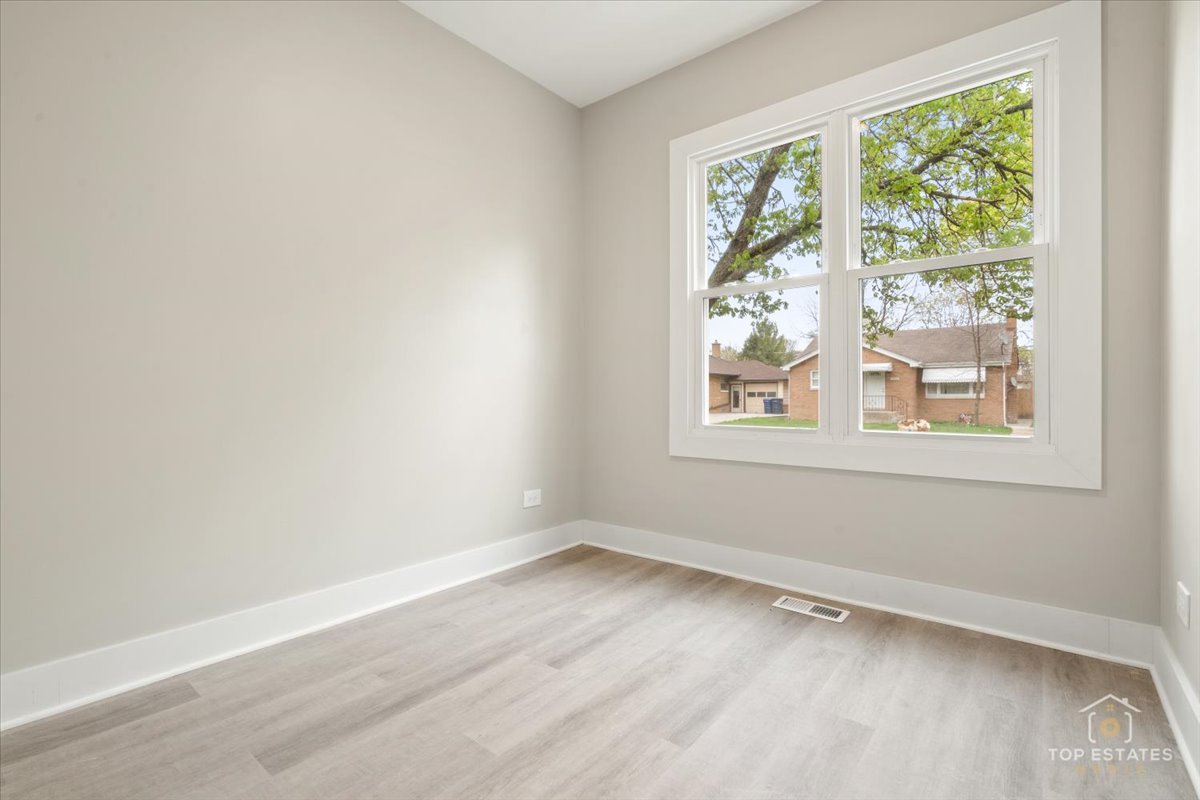 1542 Victoria Avenue, North Chicago, IL 60064