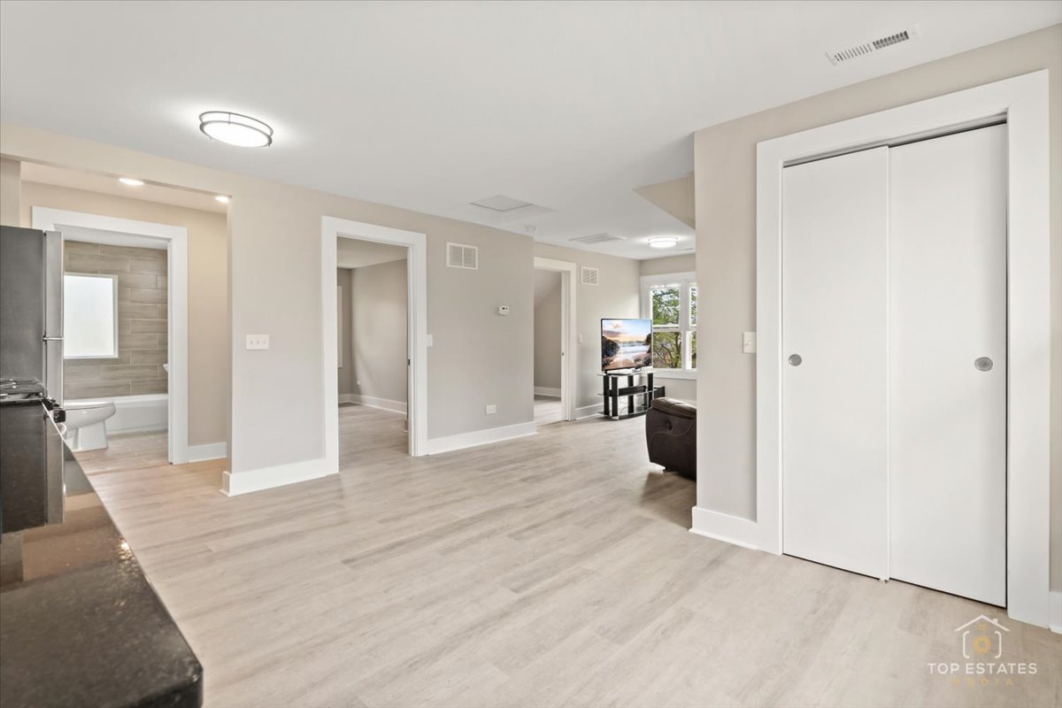 1542 Victoria Avenue, North Chicago, IL 60064