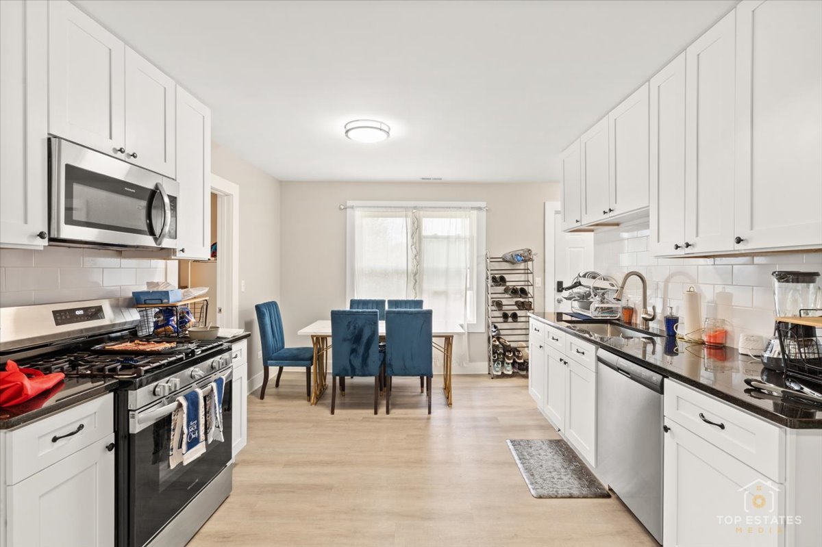 1542 Victoria Avenue, North Chicago, IL 60064