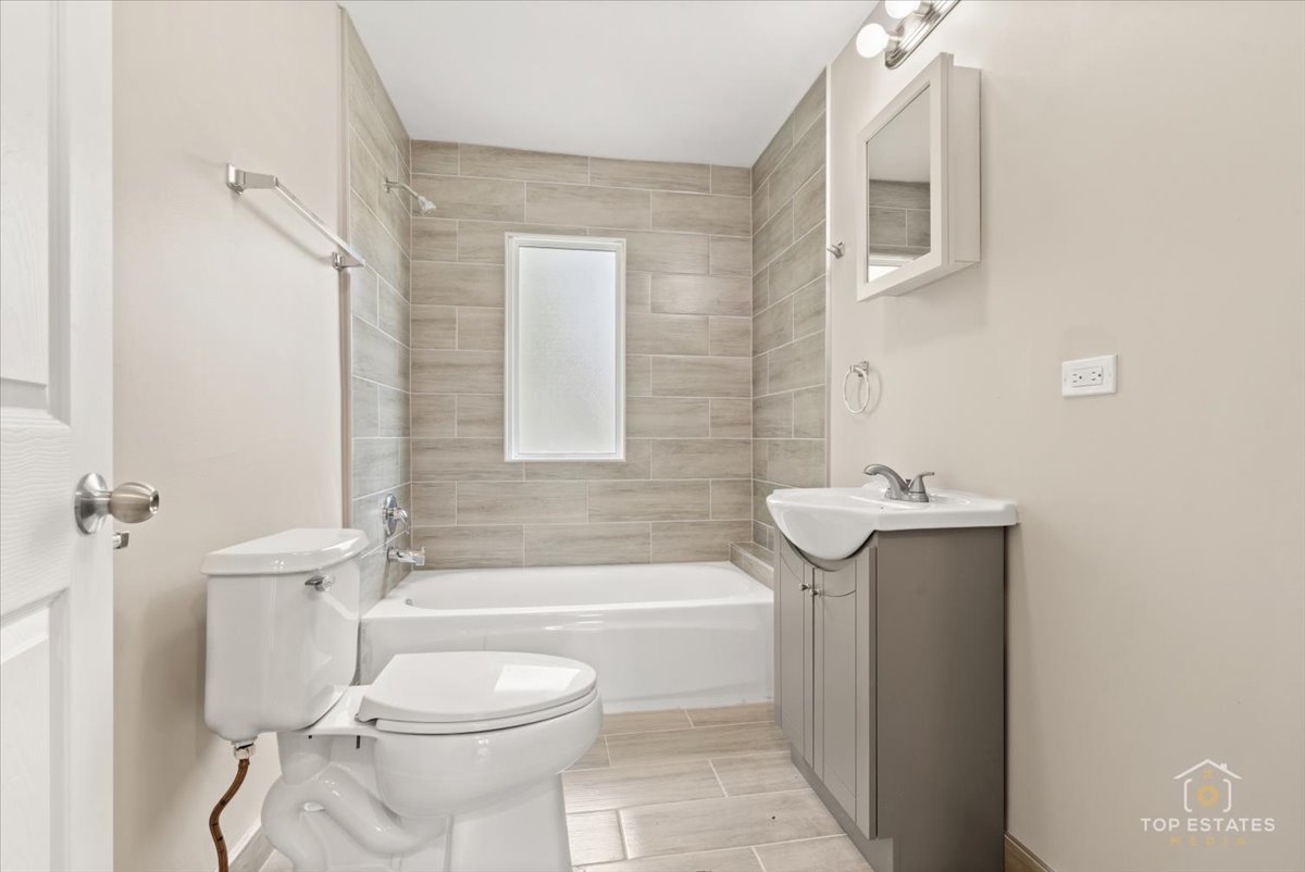 1542 Victoria Avenue, North Chicago, IL 60064