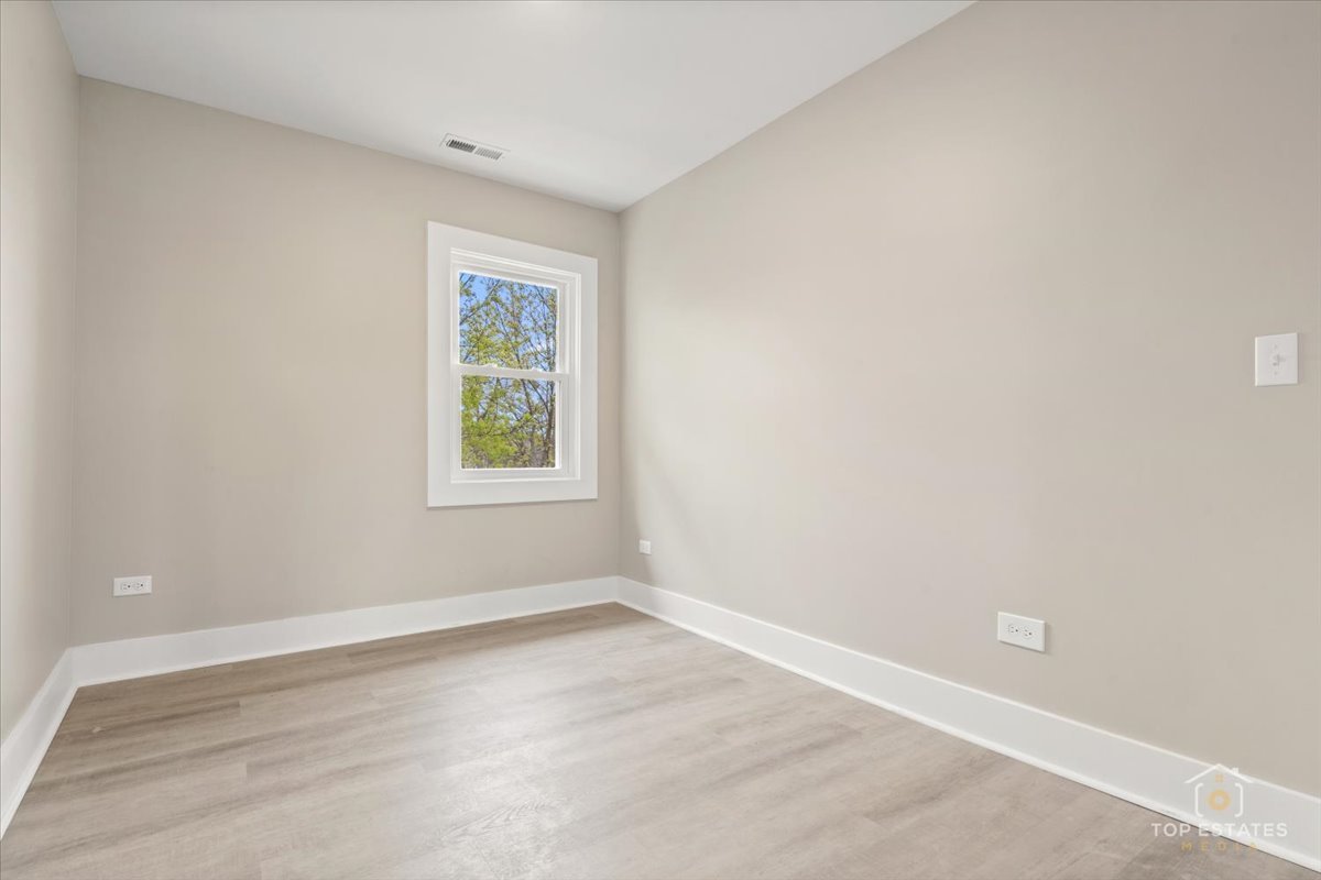 1542 Victoria Avenue, North Chicago, IL 60064