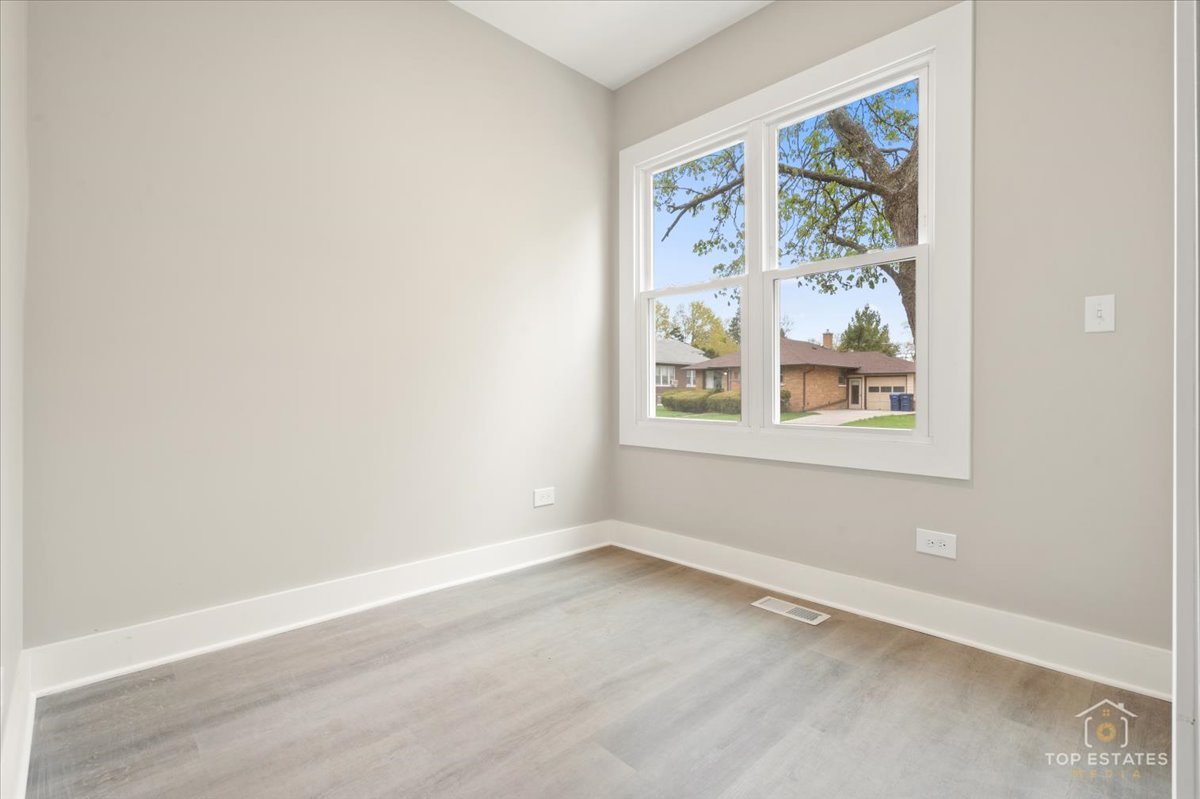 1542 Victoria Avenue, North Chicago, IL 60064