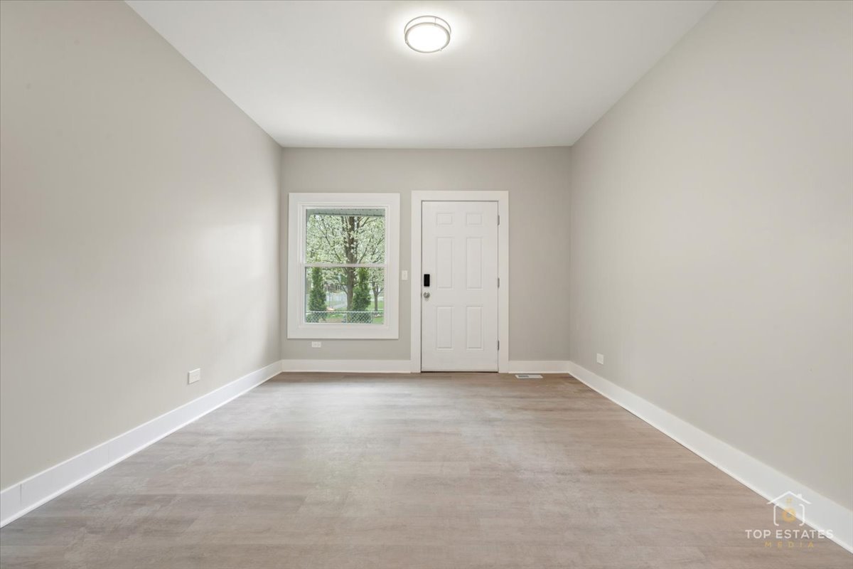 1542 Victoria Avenue, North Chicago, IL 60064