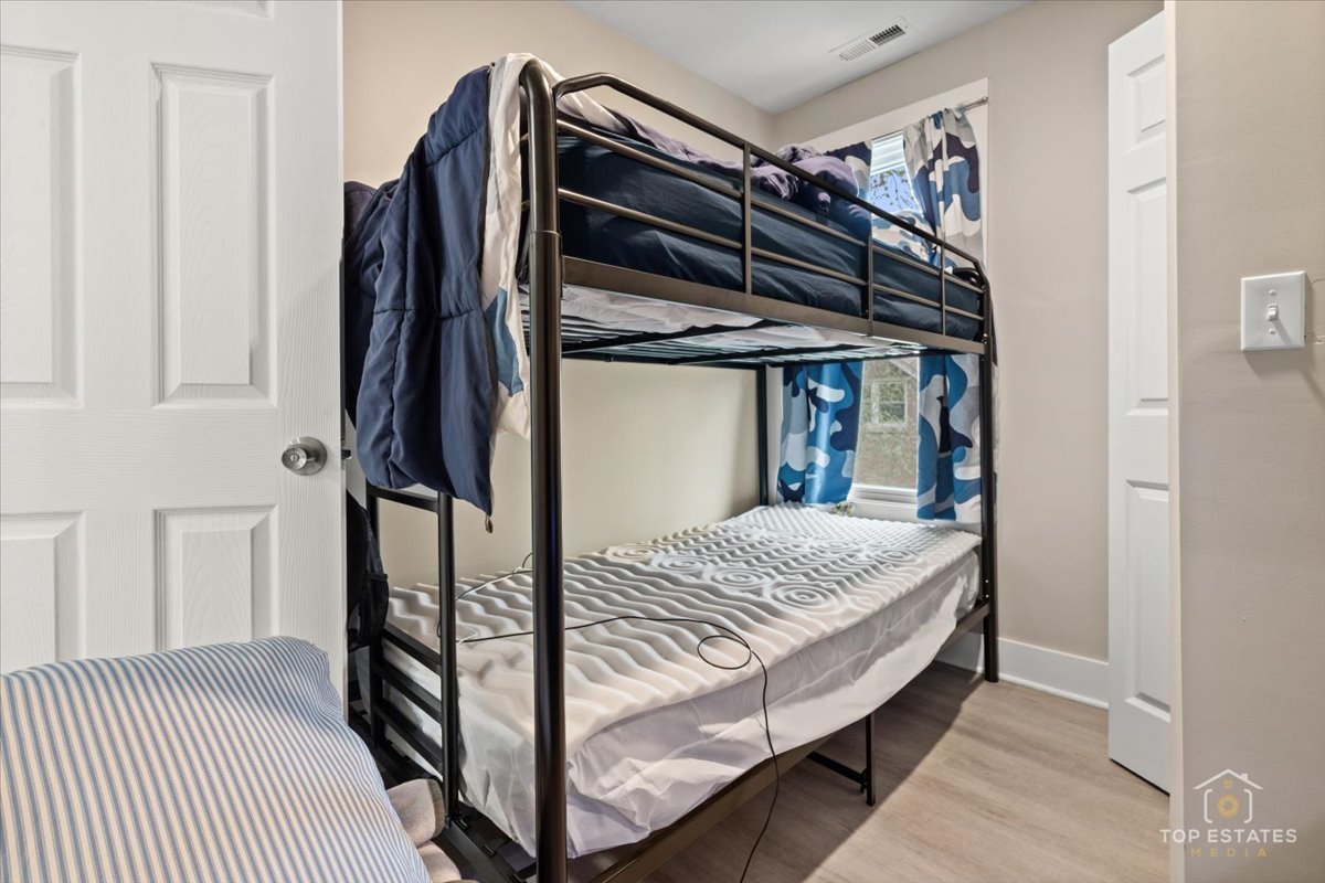 1542 Victoria Avenue, North Chicago, IL 60064