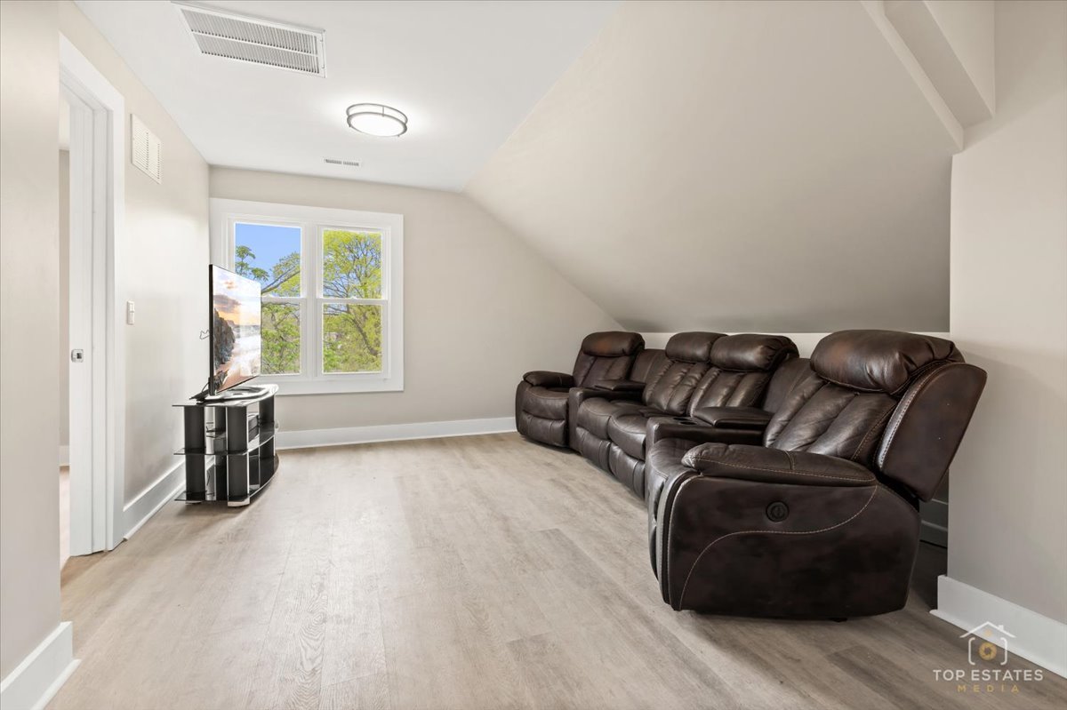 1542 Victoria Avenue, North Chicago, IL 60064