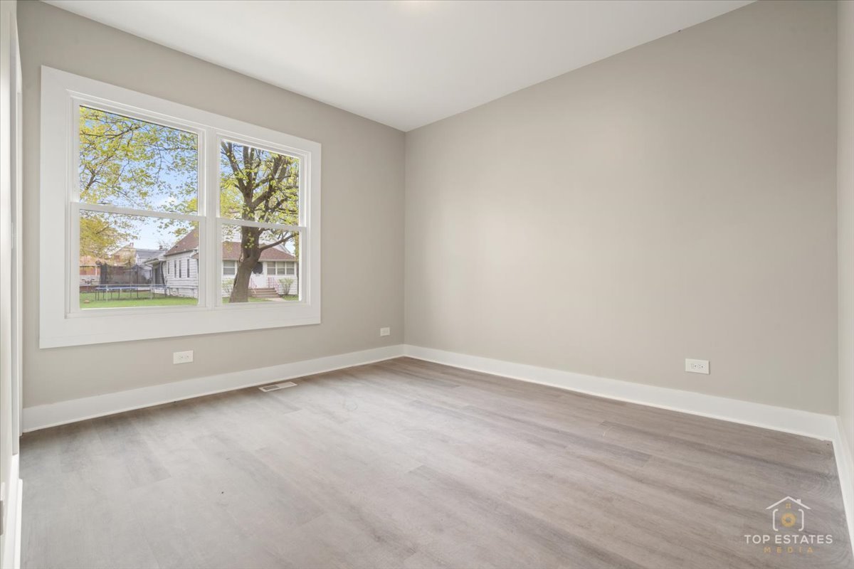 1542 Victoria Avenue, North Chicago, IL 60064