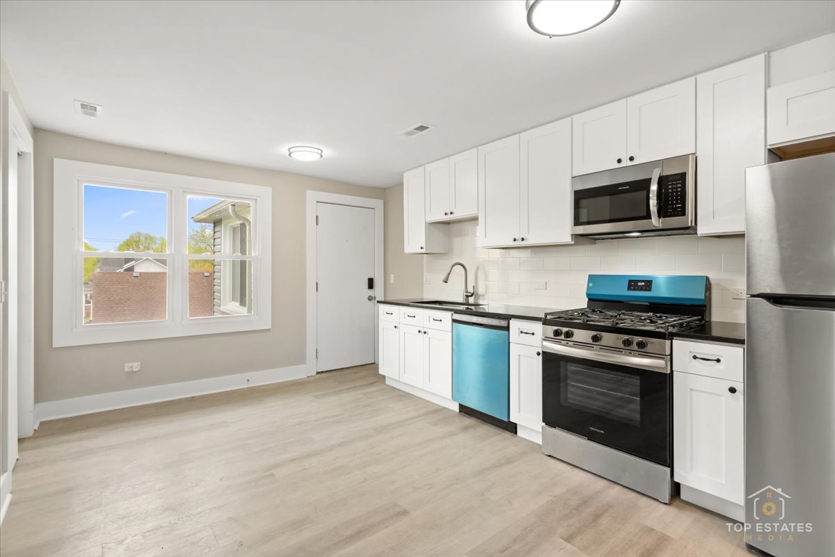 1542 Victoria Avenue, North Chicago, IL 60064