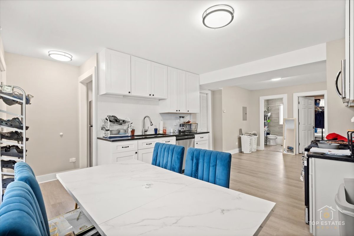 1542 Victoria Avenue, North Chicago, IL 60064