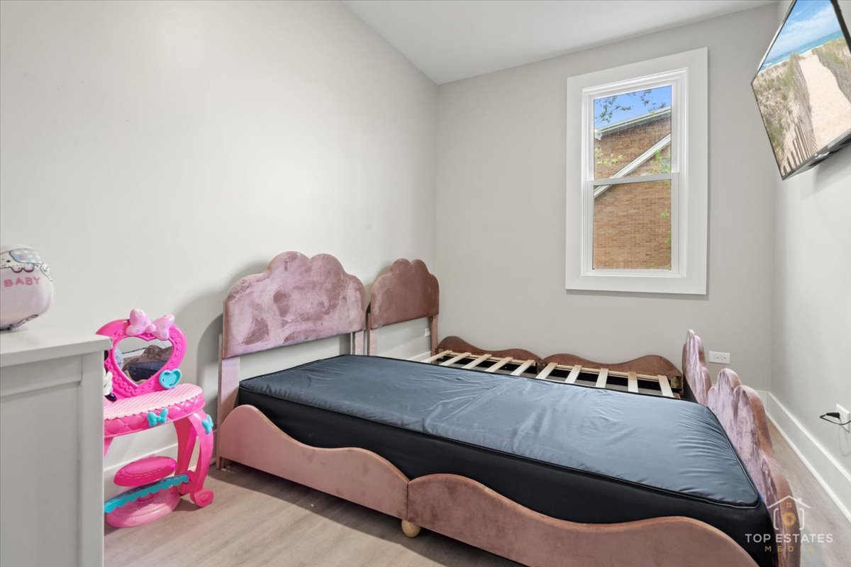 1542 Victoria Avenue, North Chicago, IL 60064