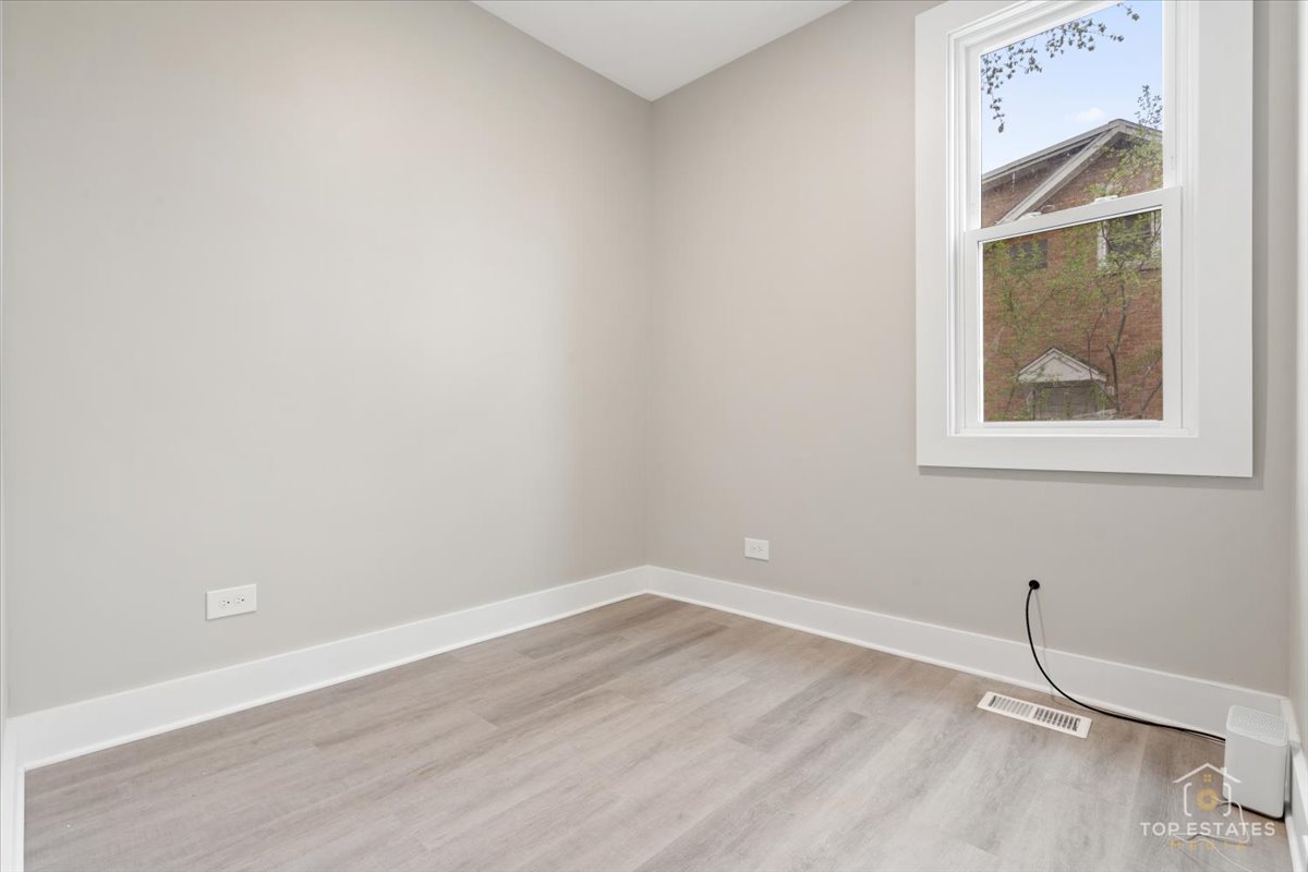 1542 Victoria Avenue, North Chicago, IL 60064