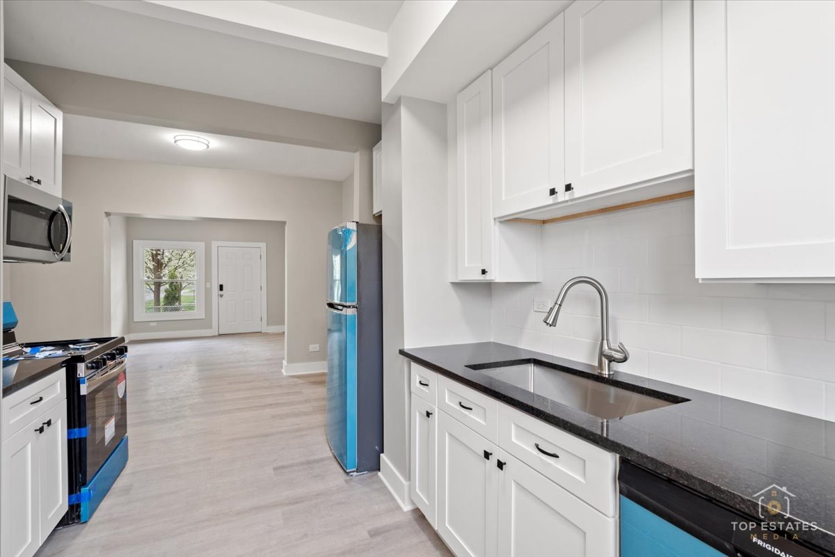 1542 Victoria Avenue, North Chicago, IL 60064